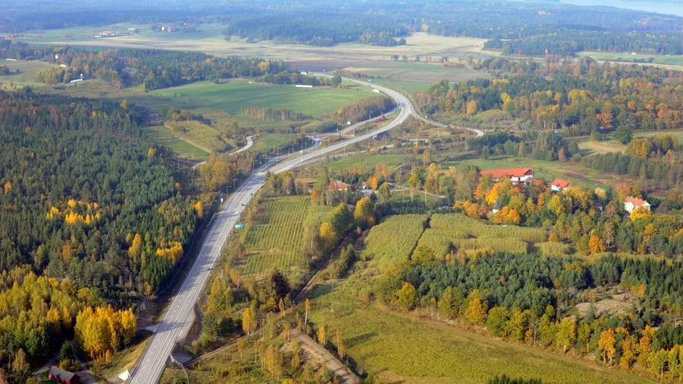 90-väg. Länsstyrelsen anser att ett omdebatterat stycke av E22 i södra kommundelen även i fortsättningen ska vara 90-väg.