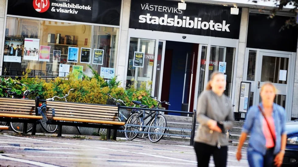 Biblioteket. Personalen måste få arbetsro och politikerna måste skjuta till tillräckligt med pengar.