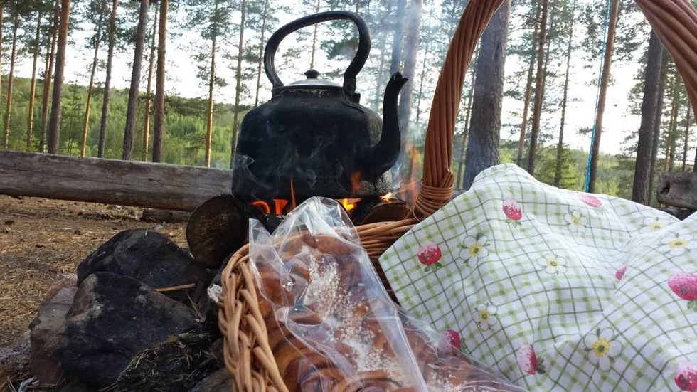 Kaffepannan sätts på efter forsränningen.