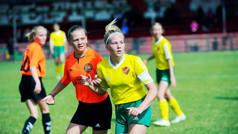 Ida Abrahamsson, gul tröja, ledde sitt IFK Rutvik till seger över Öjebyn IF IBFF i Gammelstads IF Cup.