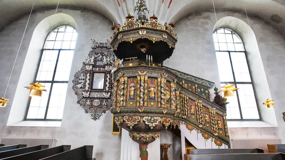 Kolonnerna som auktionerades ut var misstänkt lika de kolonner som pryder predikstolen i Nederluleå kyrka.