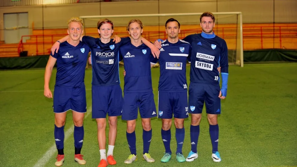 Fem spelare som blev klara för IFK Luleå under måndagen. Från vänster: Samuel Lockman, Anton Olofsson, Karl Åberg, Patrik Pettersen och Simon Gustavsson.