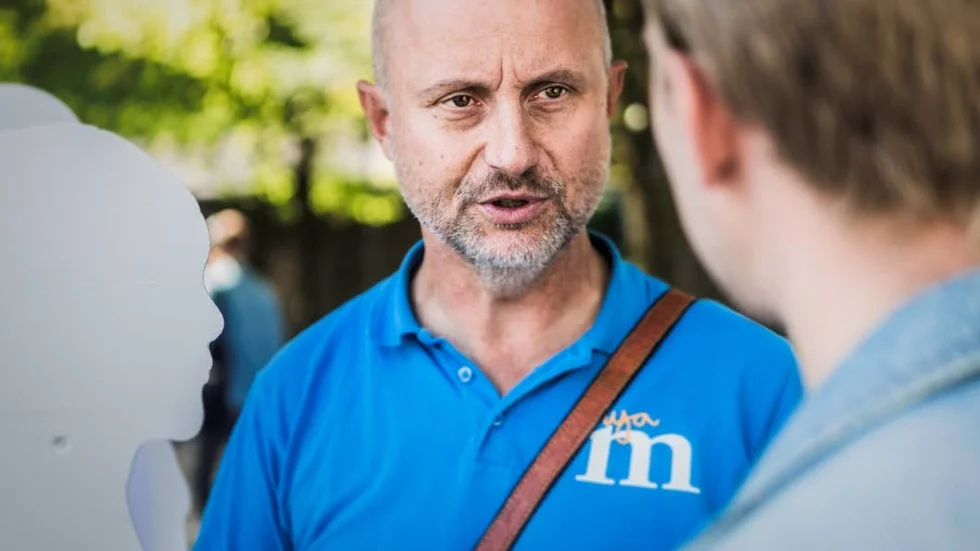 "Den enorma bristen på sjuksköterskor är det mest akuta problemet inom vården", säger Stefan Olsson (M).