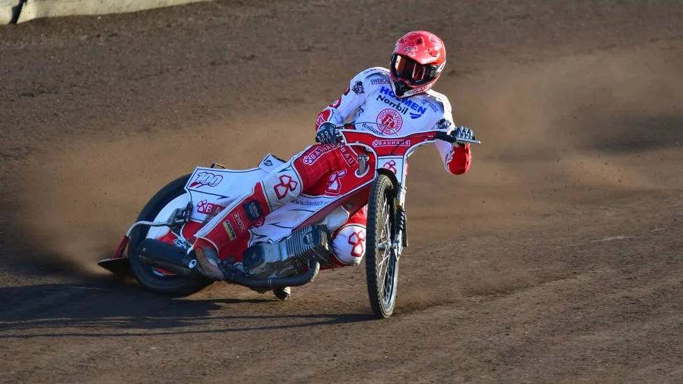 Andreas Jonsson under en tävling på HZ Bygg Arena i Hallstavik.