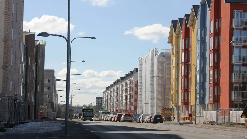 Bebyggelsen längs Råbyvägen är en arkitektonisk lekstuga, skriver Jonas Terngborn