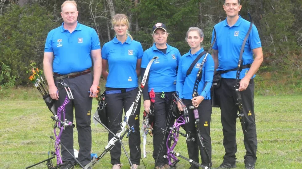 Skyttarna från BK Sturarna som åker till VM. Från vänster: Mikael Anderle, Kim Doverståhl, Ingrid Olofsson, Sara Liljeström och Fredrik Lundmark.