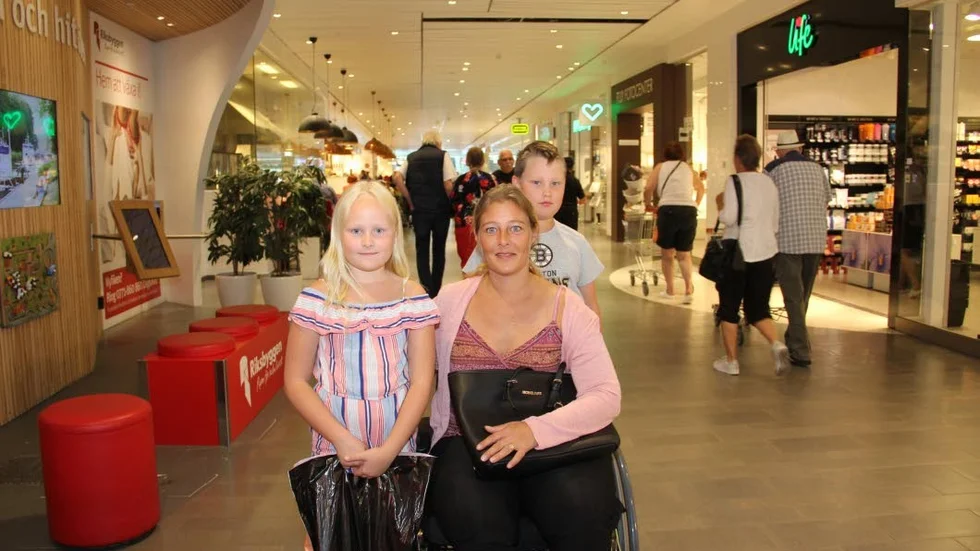 Louise, Susanne och Hampus Hernvall hade åkt från Harbo för att handla gympakläder inför skolstarten.