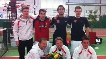 UTK, från vänster: Felix Kudinoff, Daniel Berta, Nima Madani, Magnus Bröms. Sittande: Jon Hedman(tränare), Nicklas Szymanski, Marcel Zimmermann.