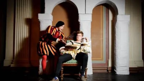 Pelle Forsmark som prins Erik och Adam Bromée som Gustav Vasa.