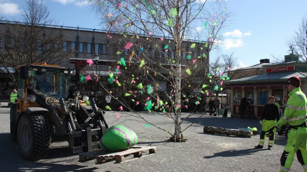 Torget. Här blir Stora torget påskpyntat.