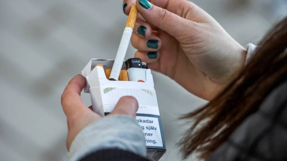 Tobaksbruk. Vid många skolor i Uppsala röks det cigaretter, trots tobakslagens förbud.