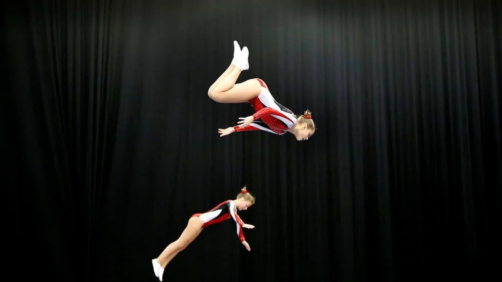 Gymnasterna på trampolin fick publikens gillande.