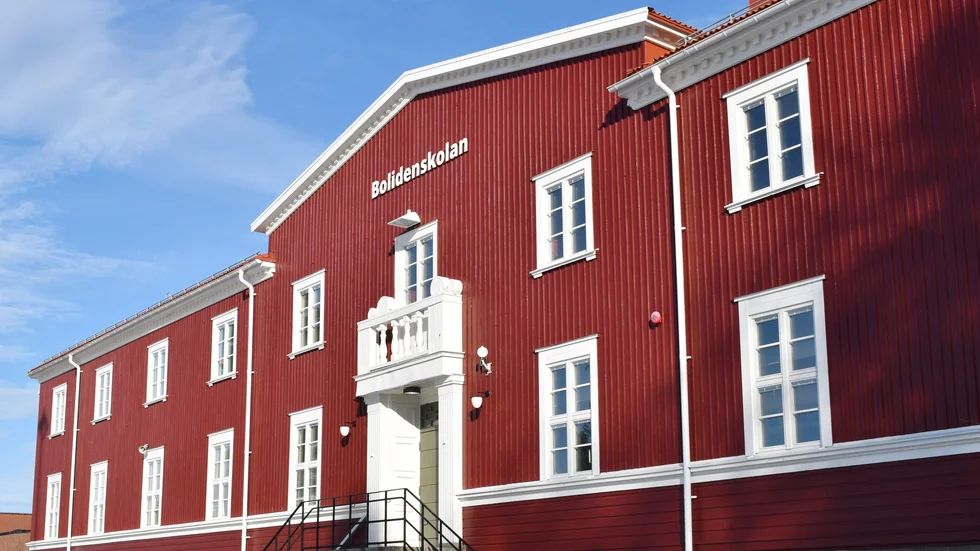 Vem går här? Det finns många fina skolhus i Skellefteå. Utan skolkataloger blir de dock rätt så anonyma.