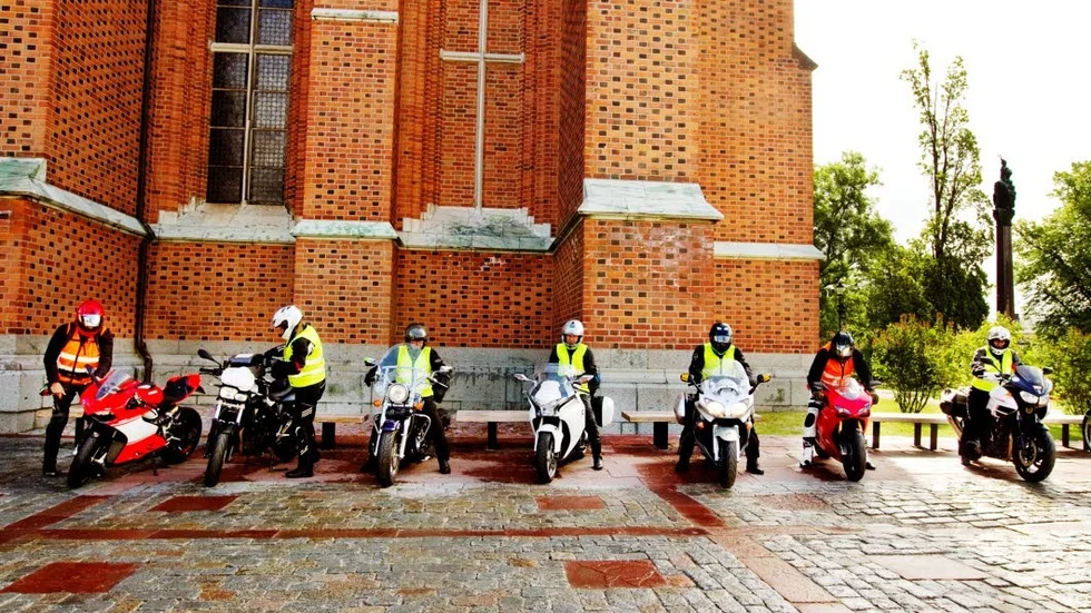Efter en enskild mässa i Domkyrkan är mc-pilgrimerna redo att anträda den långa färden till Trondheim.