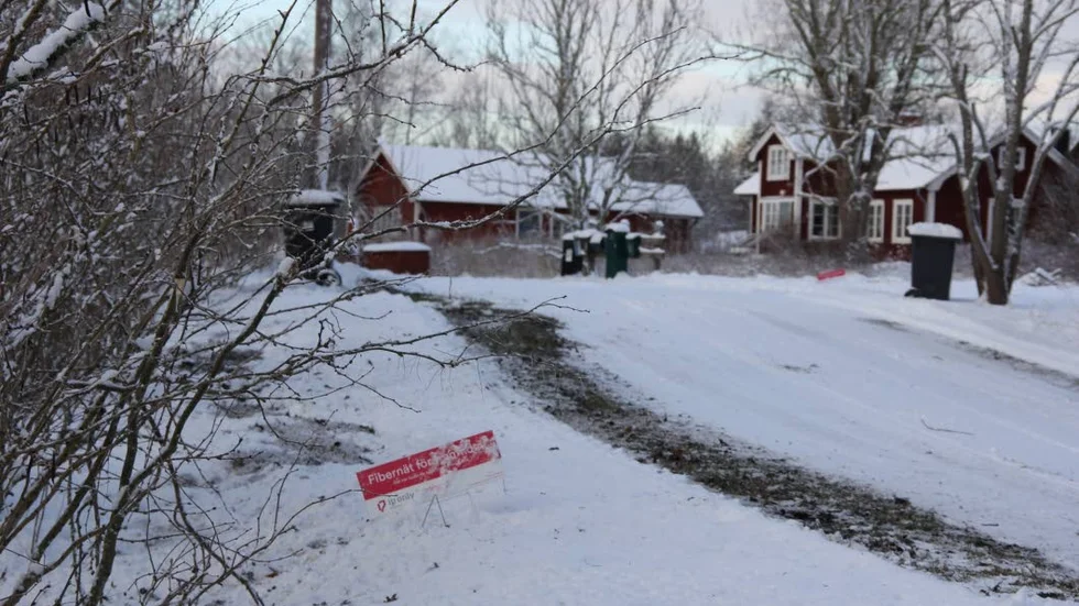 Fiber på gång. Flera fiberprojekt är redan igång i kommunen via IP-Only, men det dröjer sannolikt ett år till innan allt är färdigt med Hökhuvud-Forsmark, som är ett stort område. Även för Alunda-Knutsbol, Dannemorabygden, Gräsö och Ekeby kan grävningar ta fart år 2018.