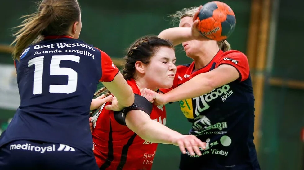 Kamp, Tre mål av Adeline Merborn.