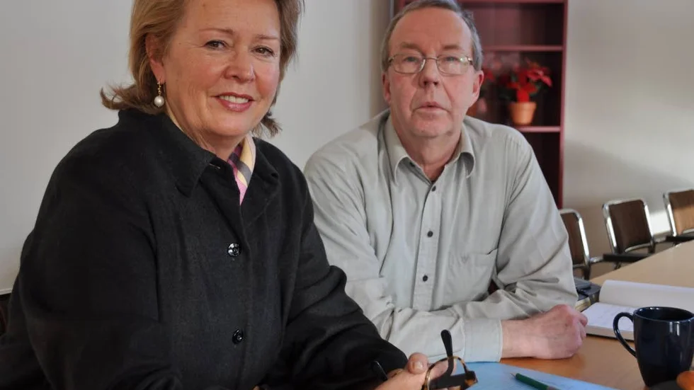 Lokala partiet. Charlotte Wall tillsammans med partikollegan Kurt Rikard Lindgren när partiet bytte namn från Länsbytarpartiet till Lokala partiet 2008.