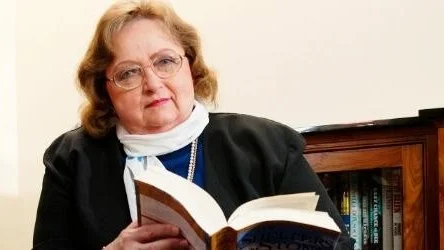 Jean Marie Auel, född 1936, har gjort global succé med bokserien om grottbjörnens folk. 2010 hade hon sålt 45 miljoner exemplar.