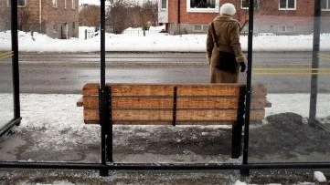 Busskuren vid hållplats Birkagatan längs Norbyvägen har blivit vandaliserad.