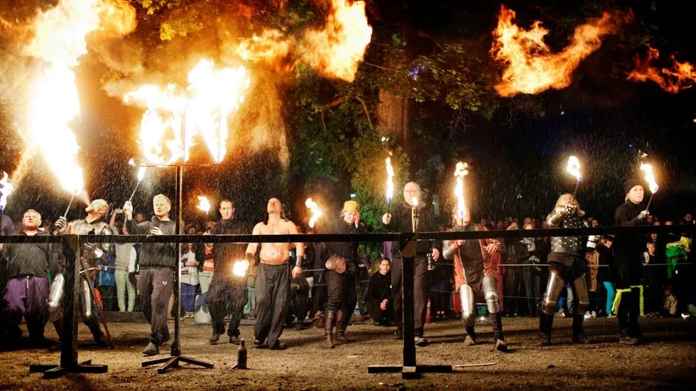 Bilden är från förra årets Kulturnatten, då det var en eldshow.