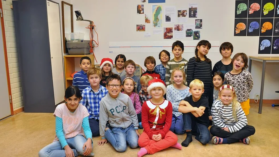 Klass 2C på Valsätraskolan följer sin nalles resa genom Sverige och Europa.