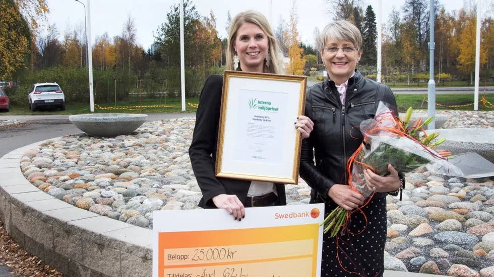 Bäst på miljö. Avdelning 62 L, där enhetschefen Cecilia Olivesten och undersköterskan Helena Hansson Backman jobbar, får regionens interna miljöpris.