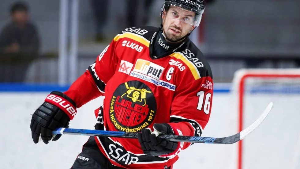 Niklas Olausson var tillbaka på isen igen mot Färjestad.