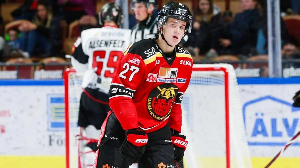 Luleå Hockeys Backtalang spelade forward mot Malmö.