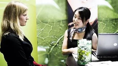 Camilla Karlsson och Yifang Zarg.