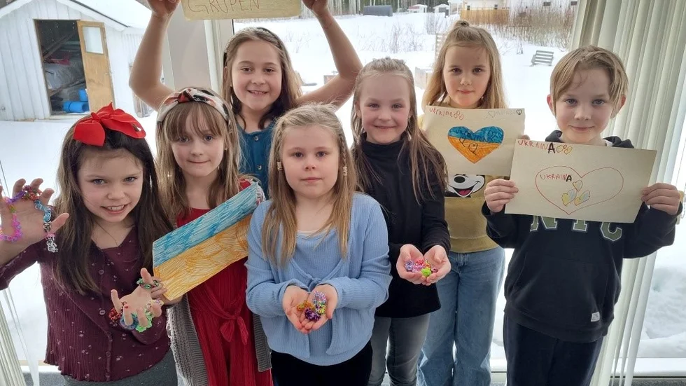De är Hjälpsamma gruppen, från vänster: Tilde Carlsson, Holly Janzén, Aylin Aslan, Selma Viklund, Lilja Viklund, Elly Lövgren och Elton Lövgren.
