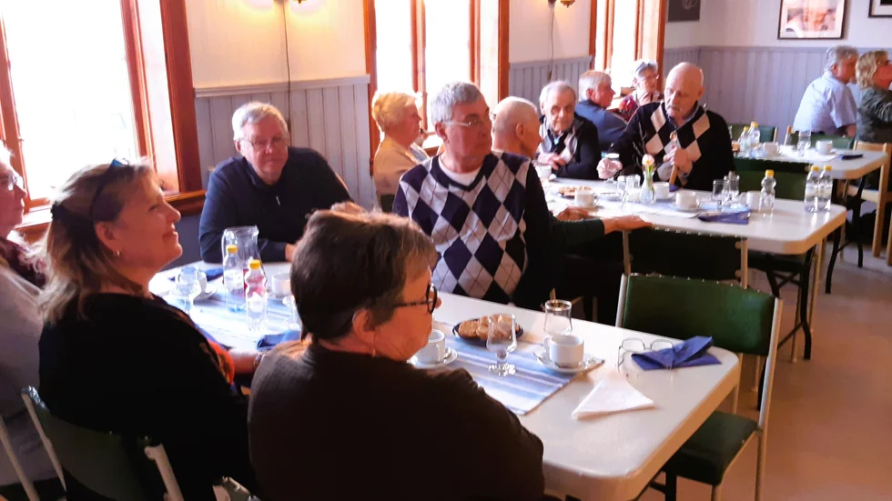 En del av de 40 personer som avnjöt soppan i Storön.