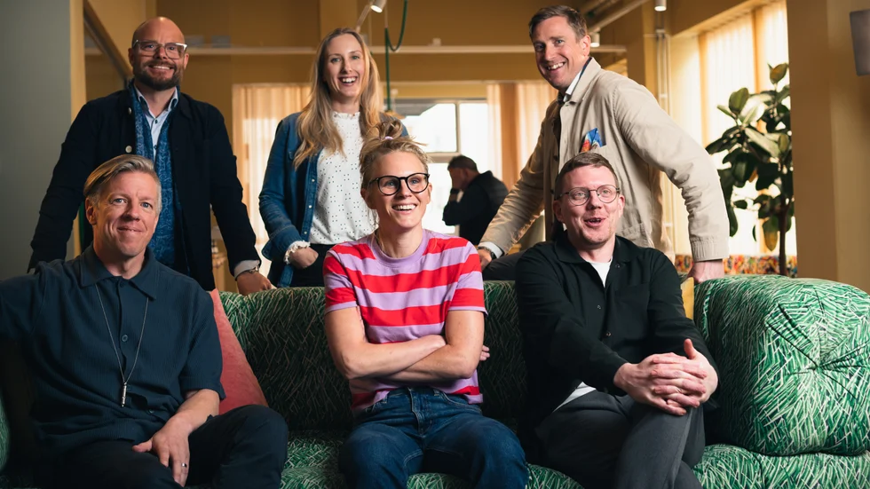 Zellout köps upp av Oh My. Från vänster, övre raden; Tommy Lindgren (grundare Zellout), Sara Thun Arodén (vd Oh My), Gustav Kullander Dammbro (vd Zellout). Nedre raden, från vänster: Joakim Leo (partner Zellout), Anna Jansson (partner Zellout) och Niclas Wikström (grundare Oh My).
