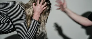 Tjej står åtalad för misshandel på Enköpingsskola