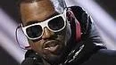 Kanye West satsar på blöta efterfester i vår genom att bli sponsrad av Absolut Vodka...