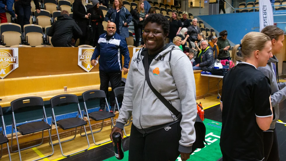 Caroline Muzito-Bagenda tar över som huvudcoach i Visby Ladies.