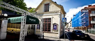 Kvinna anhållen för granatdåd