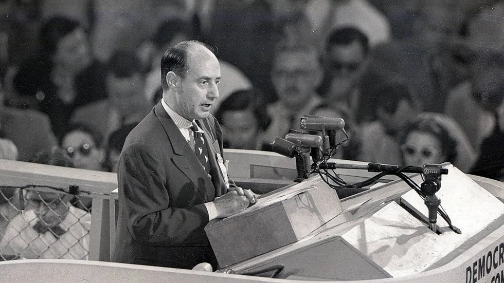 ”Om ni slutar ljuga om oss lovar vi att sluta säga sanningen om er!”, sa demokraten Adlai Stevenson (presidentkandidat 1952 och 1956)  till sina republikanska motståndare i USA.