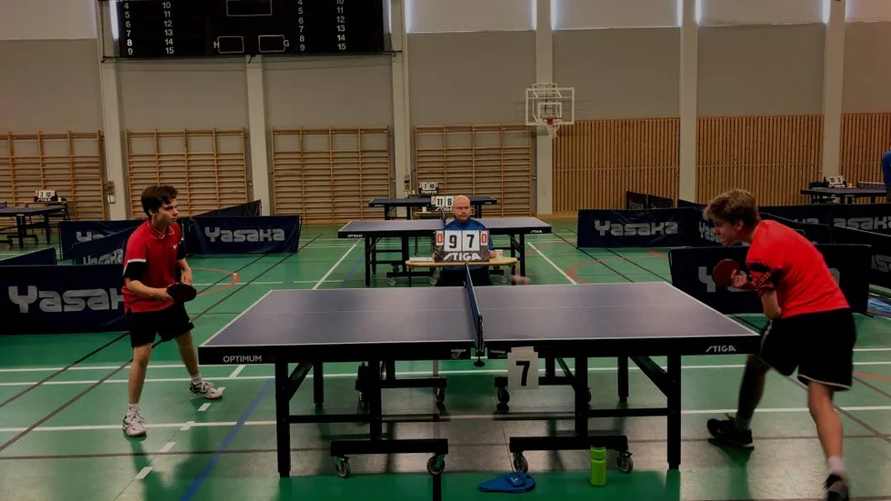 En stor mängd tävlingar i flera olika klasser pågår under dagen.