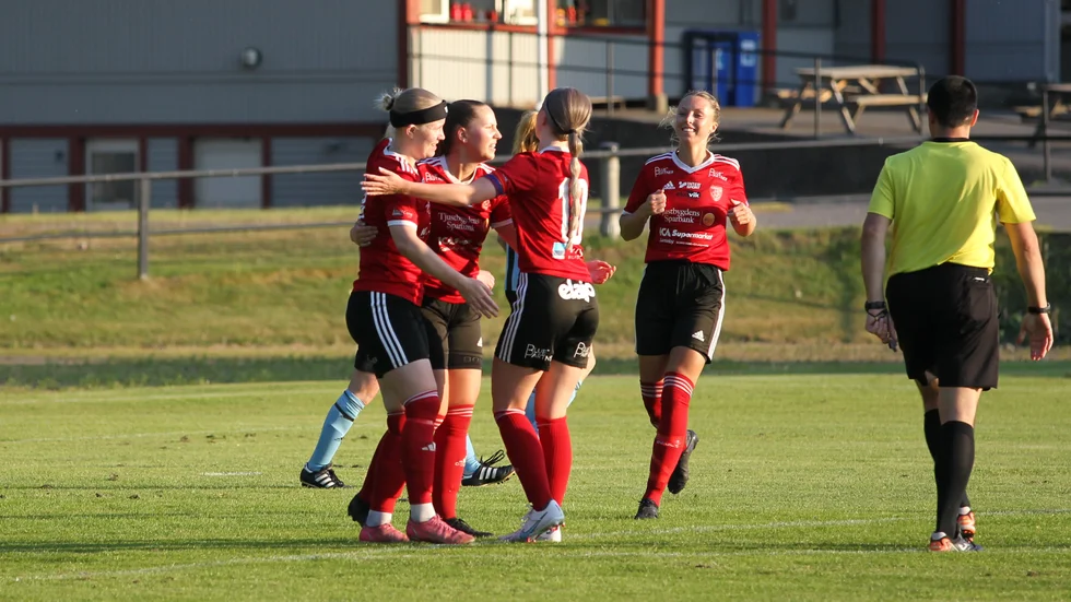 Tjust IF spänner bågen högt inför återkomsten i division 1. Kvartetten Filippa Karlberg, Jennifer Ilhammar, Gabriella Krüger och Ebba Kymmer Ragnarsson är klara för nästa säsong.