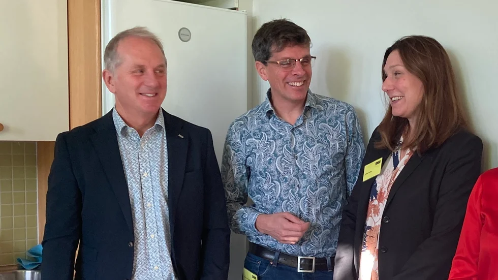Karin Hjerpe tillsammans med SMHI:s generaldirektör Håkan Wirten och Erik Kjellström, professor i klimatologi vid SMHI.