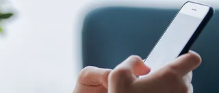 Åtalas för vapenbrott efter bildfynd i mobiler