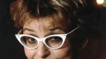 Skådespelerskan Yvonne Lombard fyller 75 år. "Det är lättare att vara gammal än halvgammal i det här yrket", säger hon.