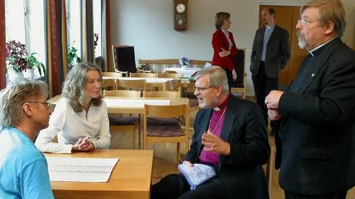 Tala om döden. Det var uppmaningen från Martin Lind till Anne-Louise Jakobsson och Sandra Frejd. Kyrkoherde Hans Merseburg lyssnade. Bild. TORBJÖRN LINDQVIST