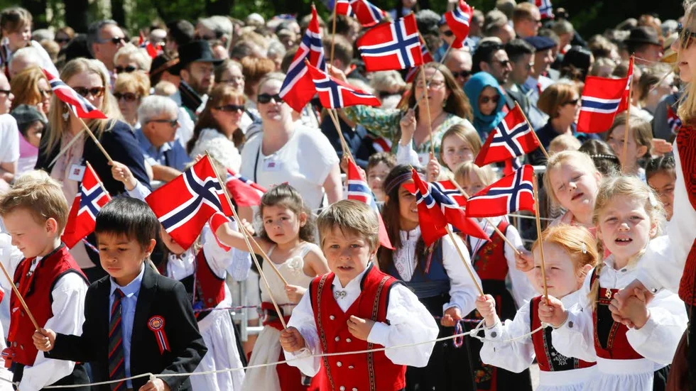 Påminner om vikten av att kunna försvara sin självständighet.