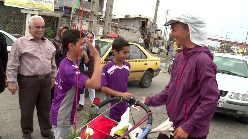 Mot fördomar. Kristina Paltén från Piteå sprang 184 mil genom Iran. Bilden är från trailern till dokumentärfilmen om löpningen. Foto: www.alonethroughiran.com