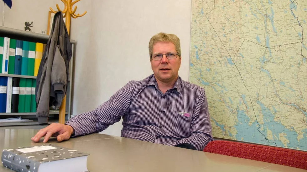 Korkat. NSD:s krönikör menar att kommunalrådet Mikale Larssons "hjälp" till Hells Angels passerade en gräns.