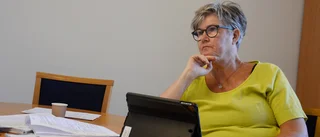 Biblioteksfilialer och matsalar kan stängas