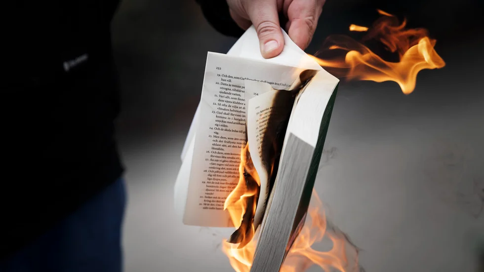 Att elda en helig skrift är något som upprör många. Men det innebär inte att det bör omfattas av lagen om hets mot folkgrupp som Aftonbladets Lindberg förordar.