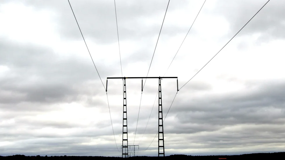 Energimarknadsinspektionen pausar genomförandet av en ny reglering som skulle styra elnätsföretagens intäktsramar de kommande fyra åren. Arkivbild.