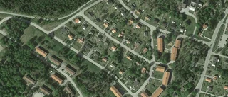 75-åring ny ägare till 50-talshus i Hälleforsnäs - 1 080 000 kronor blev priset